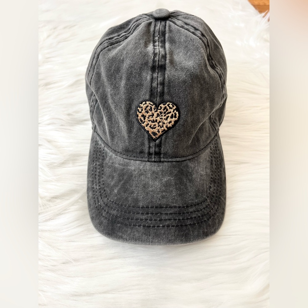 David & Young Leopard Heart Embroidery Baseball Cap